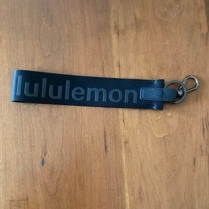 USED ONCE. LULULEMON KEYCHAIN WRISTLET (BIG SIZE)